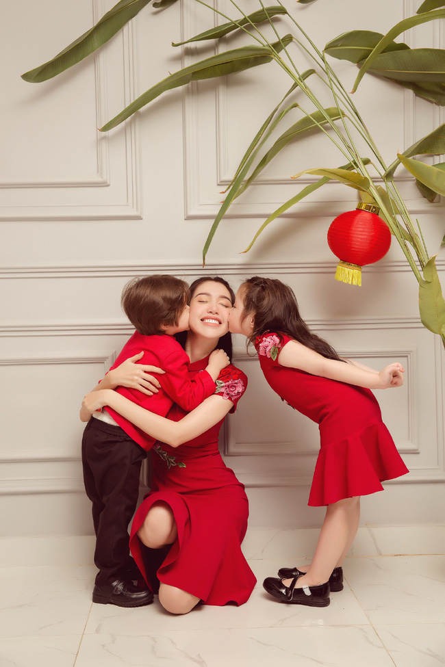 Elly Trần khoe eo thon trong bộ ảnh đón trung thu cùng 2 con cưng - Hình 1