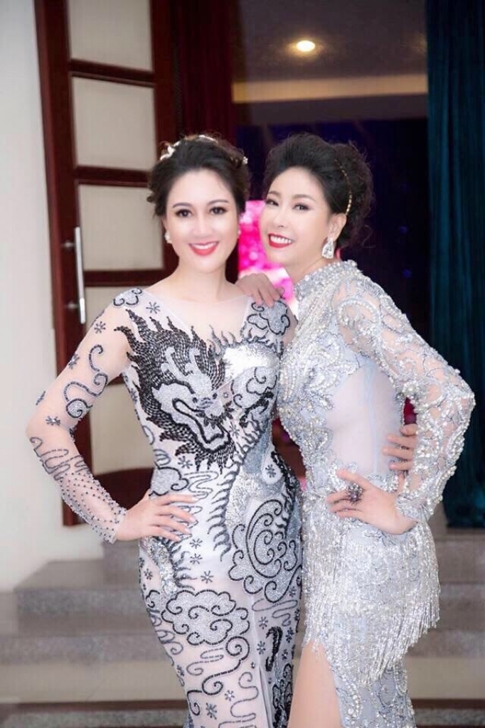 Hoa hậu Đàm Lưu Ly khoe chân thon dài đốn mắt mọi người - Hình 2