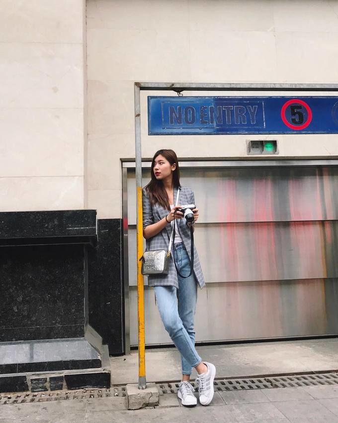 Không còn nghi ngờ gì nữa, blazer kẻ caro chính là item được lòng cả sao Việt lẫn sao Hàn - Hình 10