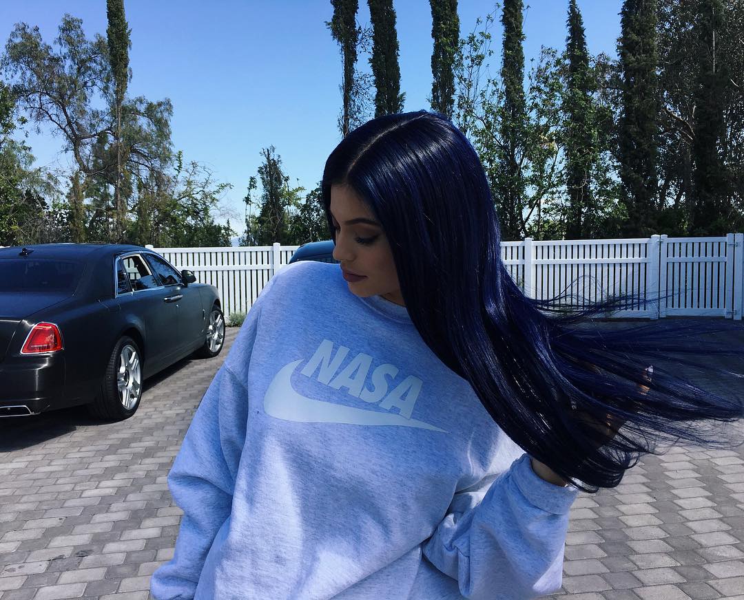 Kylie Jenner: Cô nàng được mệnh danh là Nữ hoàng tóc của Hollywood - Hình 14