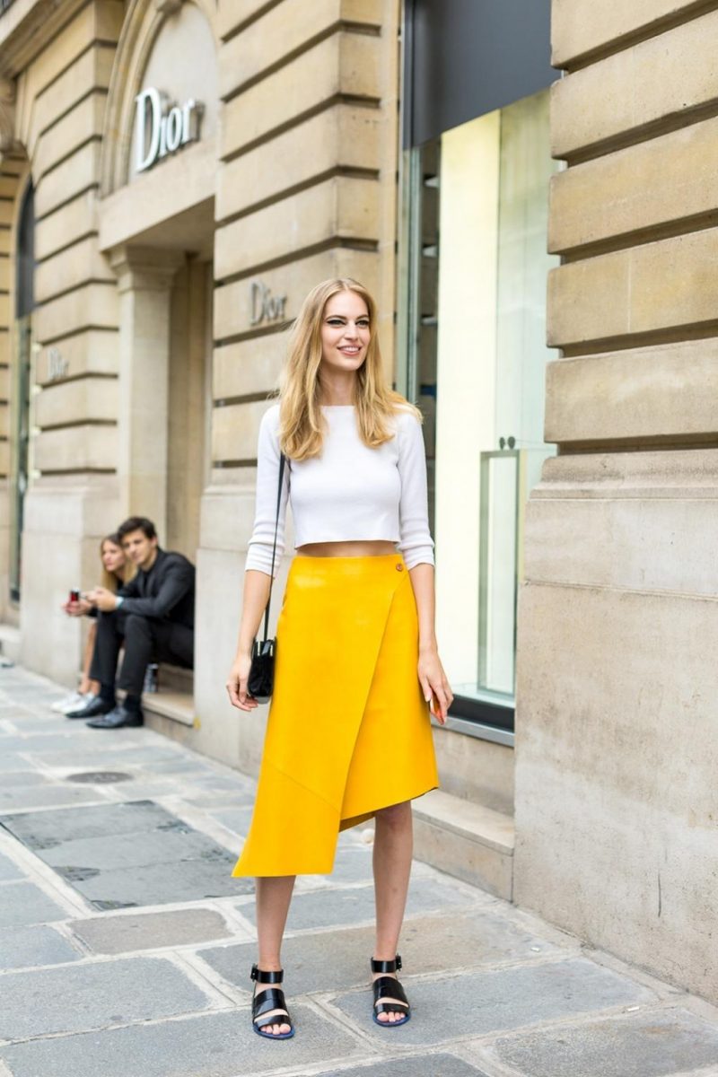 Những công thức kết hợp croptop cùng chân váy mà bạn tuyệt đối đừng quên - Hình 10