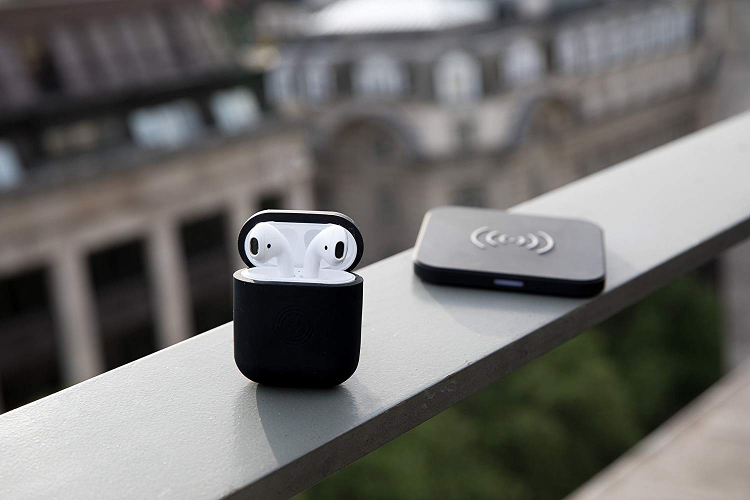 PowerPod Case: case bảo vệ cung cấp tính năng sạc không dây chuẩn Qi cho AirPods, giá chỉ 35$ - Hình 1