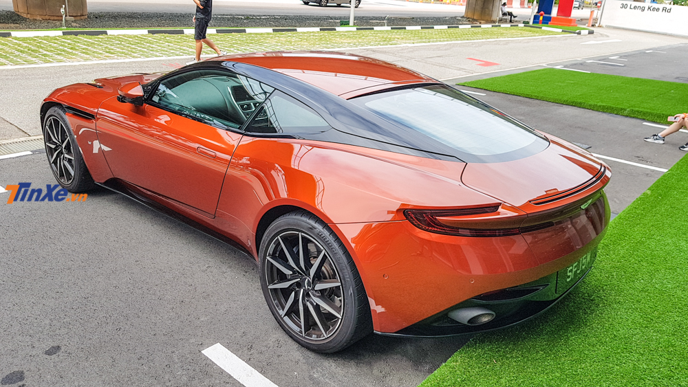 Siêu xe Aston Martin DB11 sắp ra mắt Việt Nam đang rất được ưa chuộng tại Singapore - Hình 6