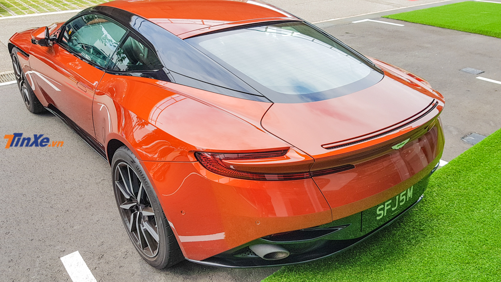 Siêu xe Aston Martin DB11 sắp ra mắt Việt Nam đang rất được ưa chuộng tại Singapore - Hình 9