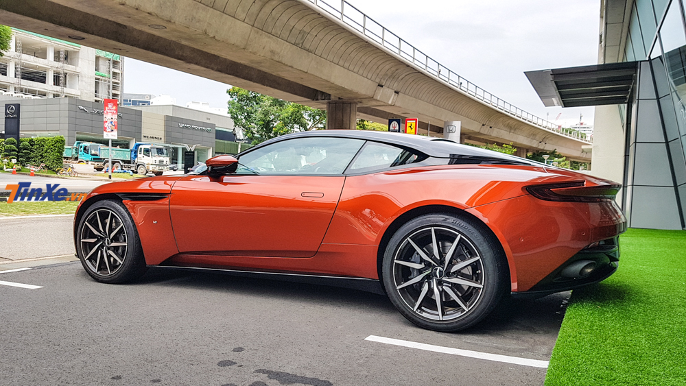 Siêu xe Aston Martin DB11 sắp ra mắt Việt Nam đang rất được ưa chuộng tại Singapore - Hình 13