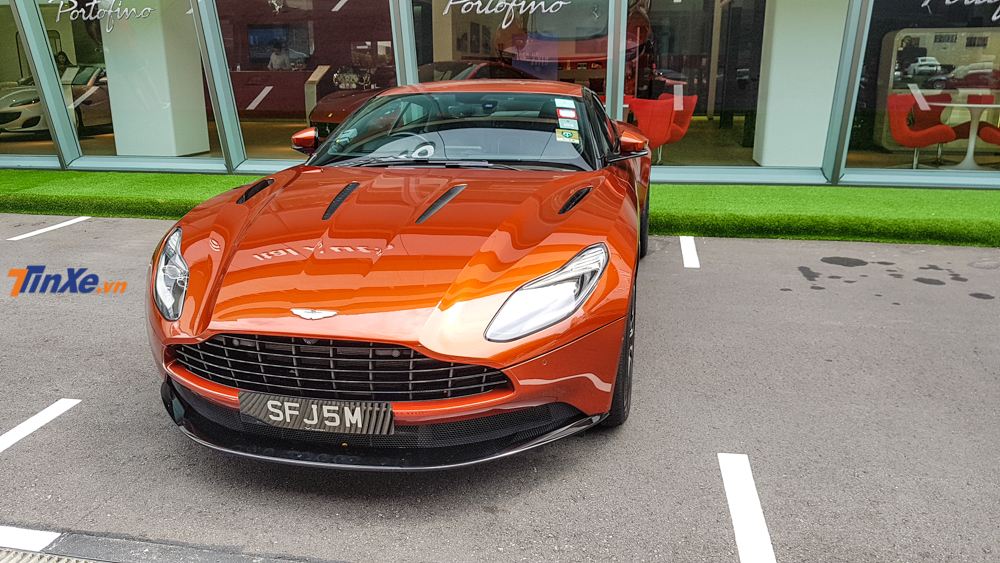 Siêu xe Aston Martin DB11 sắp ra mắt Việt Nam đang rất được ưa chuộng tại Singapore - Hình 2