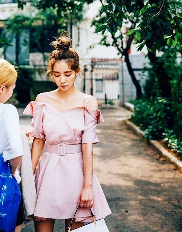 Vào mùa Thu, con gái muốn diện đồ thật xinh thì không thể quên màu hồng pastel - Hình 2