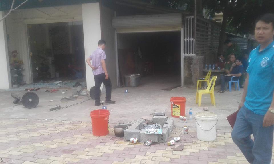 Xả súng ở Hoà Bình: Gia chủ hãi hùng kể bị 40 kẻ cầm súng, dao truy sát - Hình 2