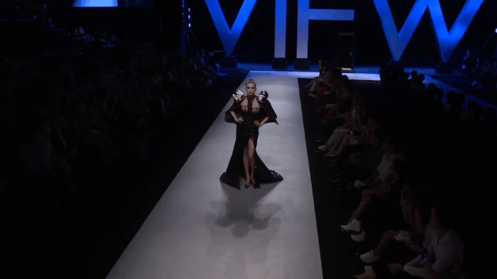 10 màn catwalk mãn nhãn tuyệt đối trong năm 2018: Lỡ thưởng thức rồi chỉ muốn ngắm nhìn mãi không thôi - Hình 1