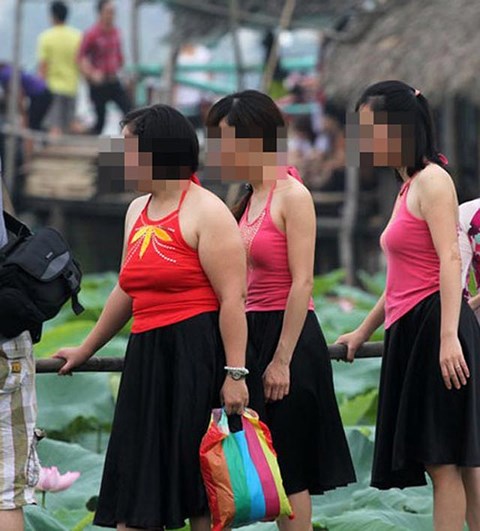 Cách mặc áo yếm không bị lộ? Cực nhiều và không khó như bạn nghĩ! - Hình 6