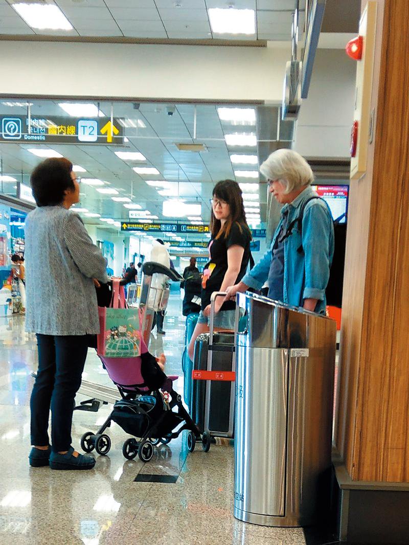 Cặp đôi ông cháu báo tin vui đầu năm LỢN, xinh tươi mấy lấy ông già cũng te tua tàn tạ - Hình 4