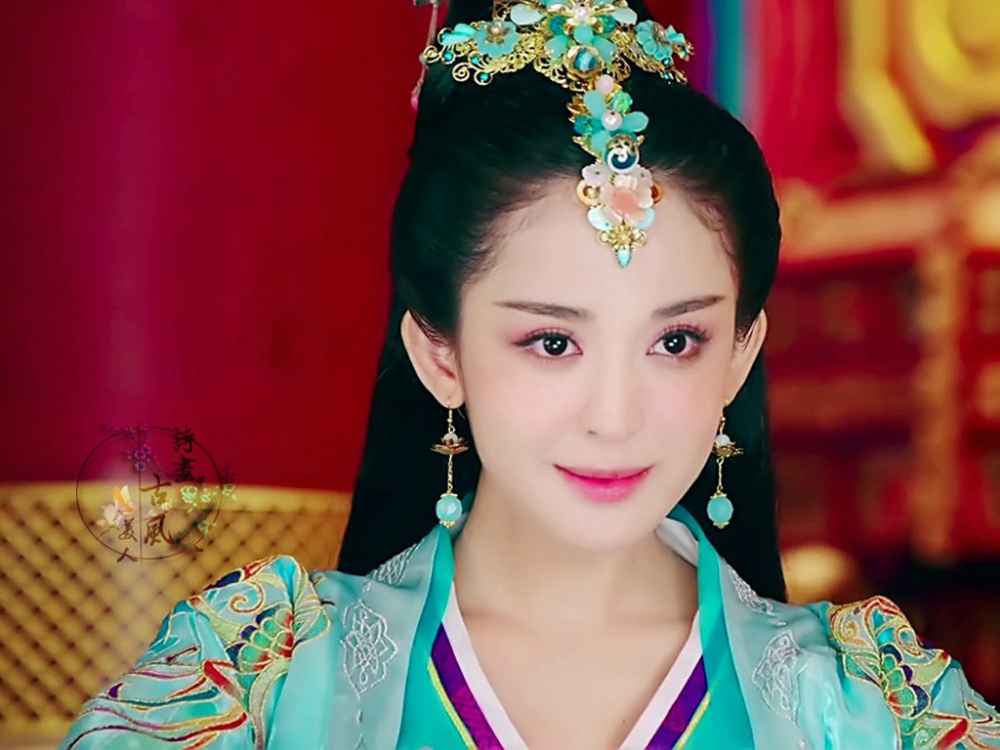 Đọ nhan sắc 4 mỹ nhân Tân Cương gây sốt showbiz Hoa ngữ - Hình 12