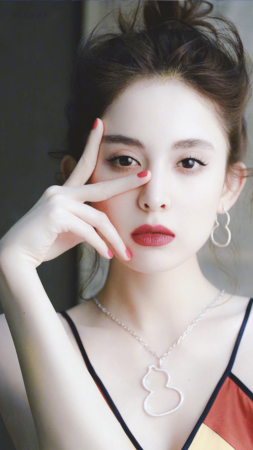 Đọ nhan sắc 4 mỹ nhân Tân Cương gây sốt showbiz Hoa ngữ - Hình 10
