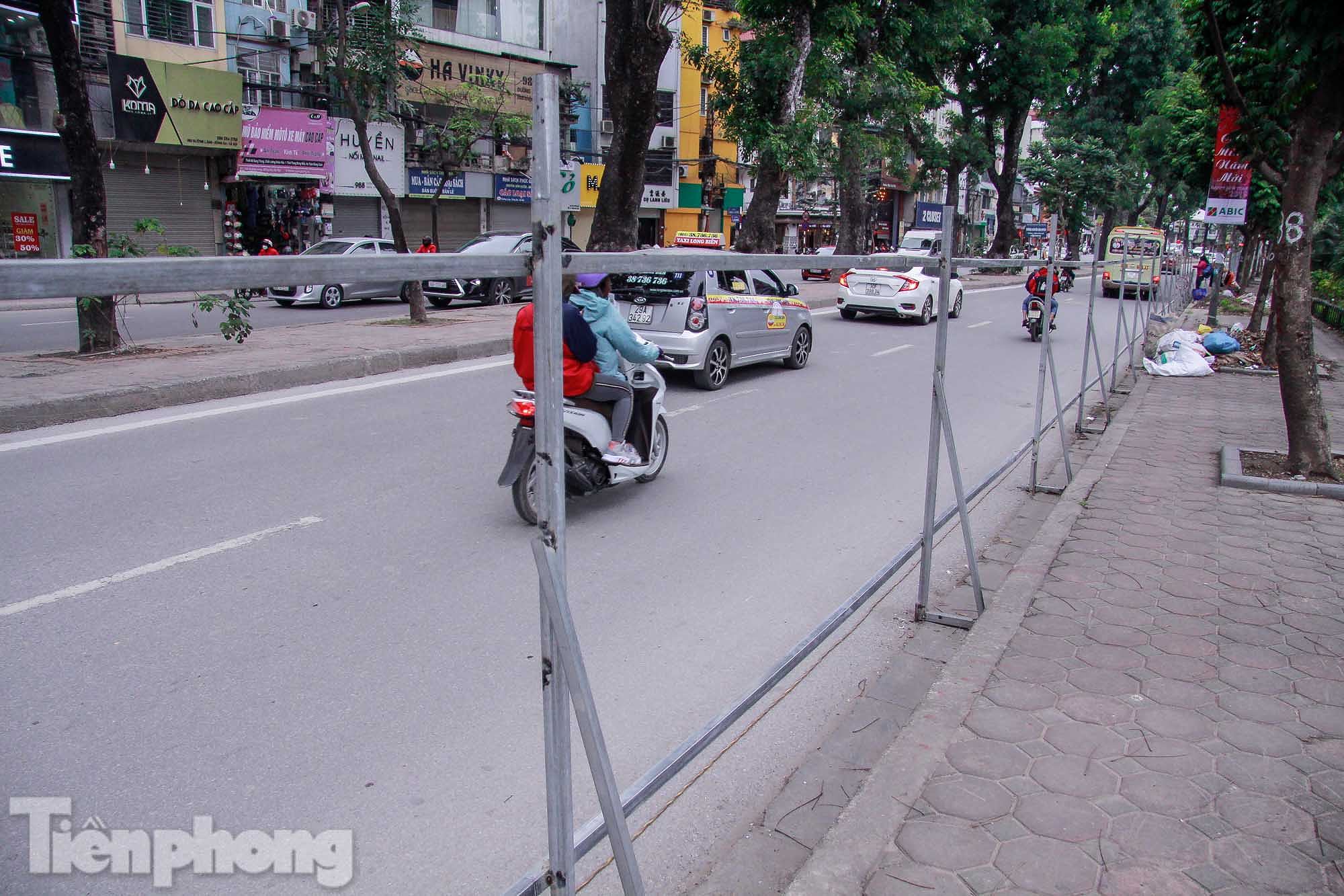 Hà Nội xén vỉa hè, hạ gần 500 cây xanh để mở rộng đường Láng - Hình 10
