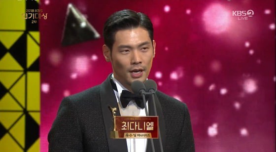 Kết quả trao giải hai đài danh giá xứ Hàn KBS và SBS Drama Awards 2018: Chán chả buồn nói! - Hình 24