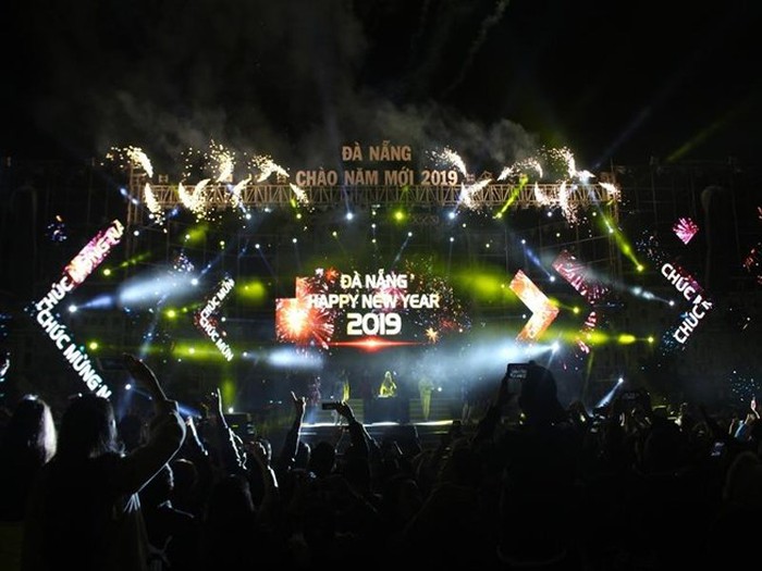 Khán giả Đà Nẵng đội mưa quẩy cùng MTV, ERIK - Hình 1