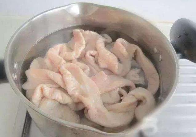 Lòng già lợn rửa bằng bột mì vẫn còn mùi, chỉ cần thêm thứ này thơm ngay tức khắc - Hình 1
