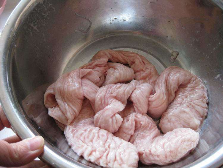 Lòng già lợn rửa bằng bột mì vẫn còn mùi, chỉ cần thêm thứ này thơm ngay tức khắc - Hình 3