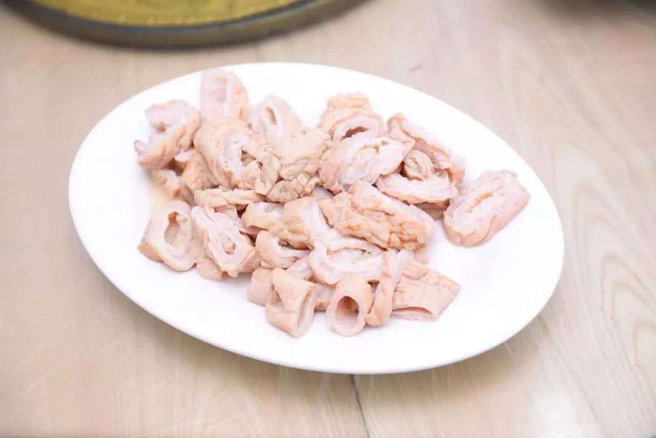 Lòng già lợn rửa bằng bột mì vẫn còn mùi, chỉ cần thêm thứ này thơm ngay tức khắc - Hình 5