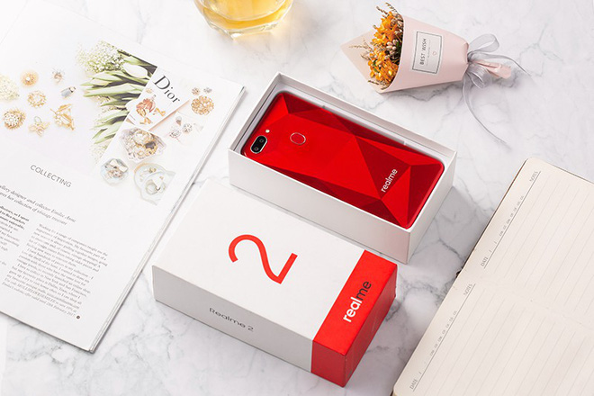 Muốn thật rực rỡ để đón Tết? Sắm ngay những smartphone màu đỏ này cho năm mới thêm phần lung linh! - Hình 6
