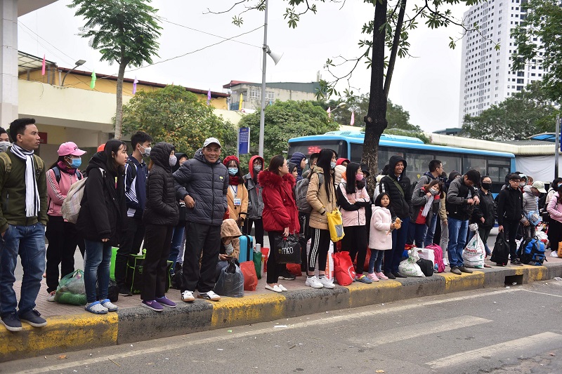 Người dân trở lại Thủ đô trong giá rét cắt da - Hình 6