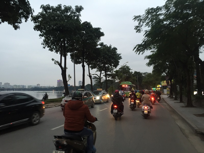 Người dân trở lại Thủ đô trong giá rét cắt da - Hình 14
