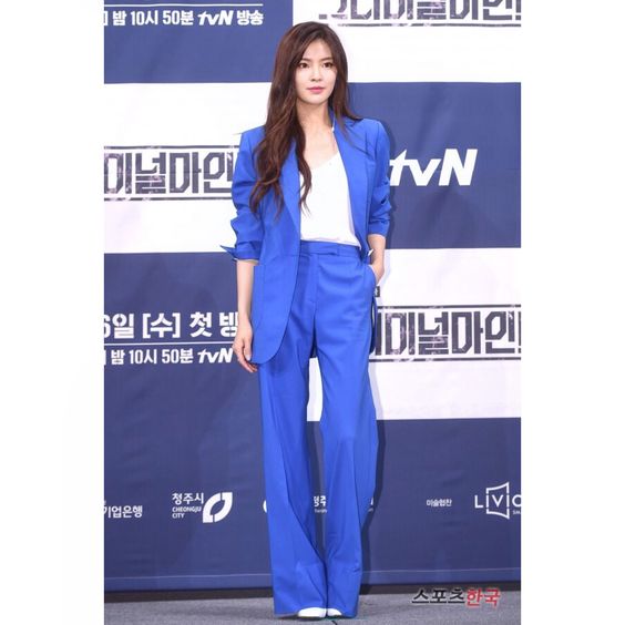 Nhan sắc quá đỗi xinh đẹp và phong thái thời trang giản dị của bạn gái Lee Kwang Soo - Hình 11