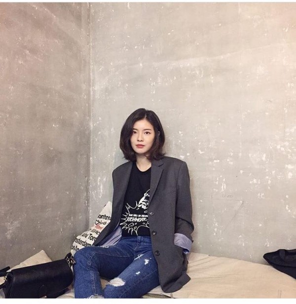 Nhan sắc quá đỗi xinh đẹp và phong thái thời trang giản dị của bạn gái Lee Kwang Soo - Hình 4