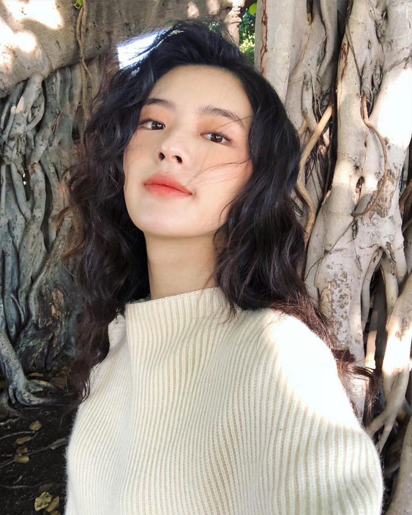 Phong cách 'vượt mặt' nhiều sao hạng A, bạn gái Lee Kwang Soo khiến thiên hạ 'ôm tim' vì quá đẹp - Hình 1