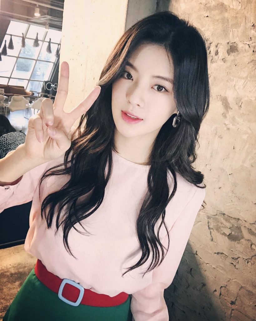 Phong cách 'vượt mặt' nhiều sao hạng A, bạn gái Lee Kwang Soo khiến thiên hạ 'ôm tim' vì quá đẹp - Hình 5