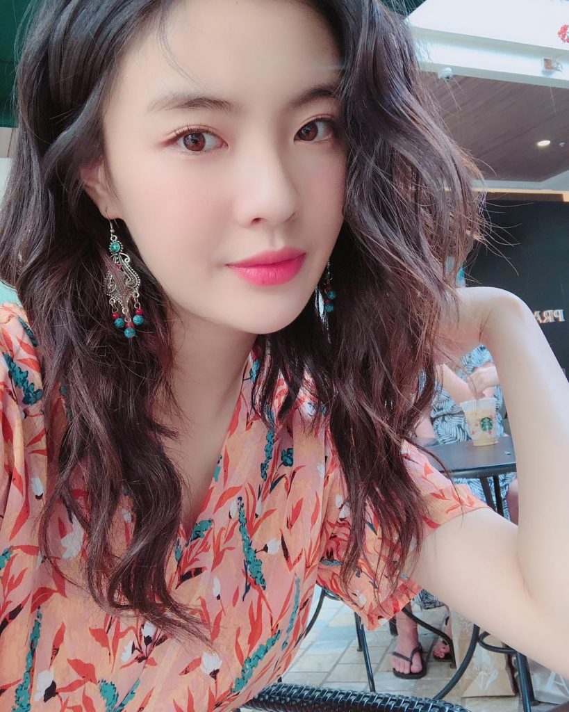 Phong cách 'vượt mặt' nhiều sao hạng A, bạn gái Lee Kwang Soo khiến thiên hạ 'ôm tim' vì quá đẹp - Hình 6