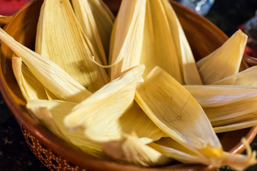 Tamales: món ngon ngày Tết của người Mexico, độc đáo từ nguyên liệu gói bên ngoài đến phần nhân bên trong - Hình 7