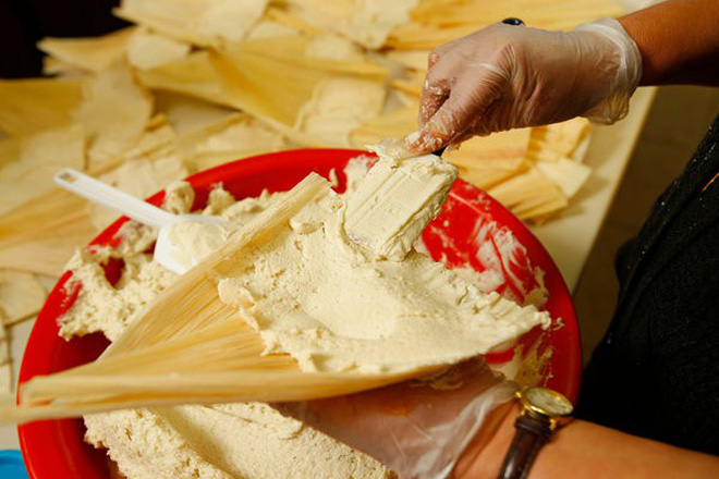 Tamales: món ngon ngày Tết của người Mexico, độc đáo từ nguyên liệu gói bên ngoài đến phần nhân bên trong - Hình 17