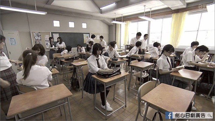 Phim Nhật gây sốt đầu năm 2019: Lớp 3A - Thầy giáo bắt giữ 29 học sinh làm con tin - Hình 9