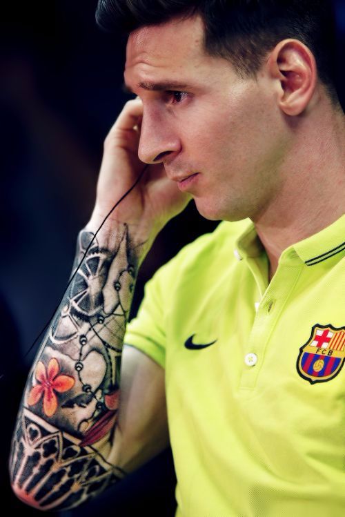 Fan xăm hình mình lên lưng Lionel Messi đáp lại tình cảm bằng hành động  cực chất