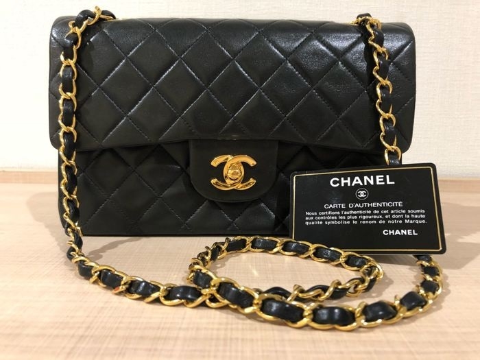 Những mẫu túi nổi tiếng nhất của hãng Chanel  2sao