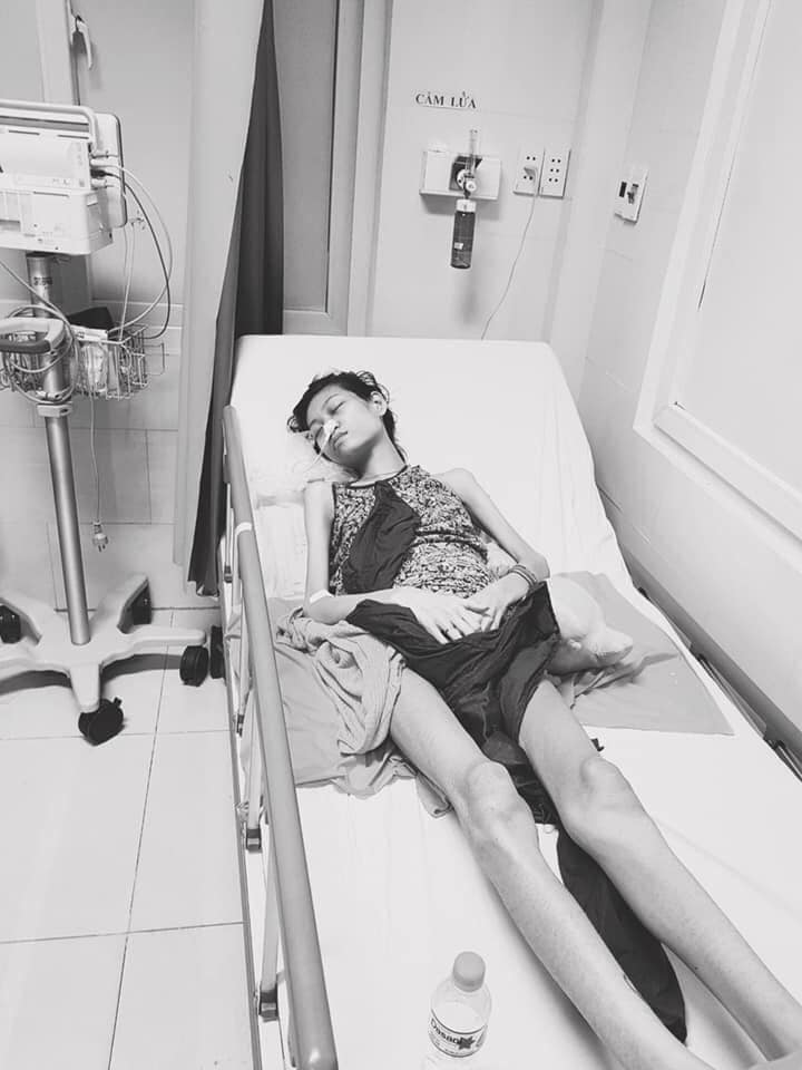 Chết lặng khi người mẫu Kim Anh than với người thân lúc điều trị ung thư: Anh ơi, em đau và mệt lắm - Hình 1