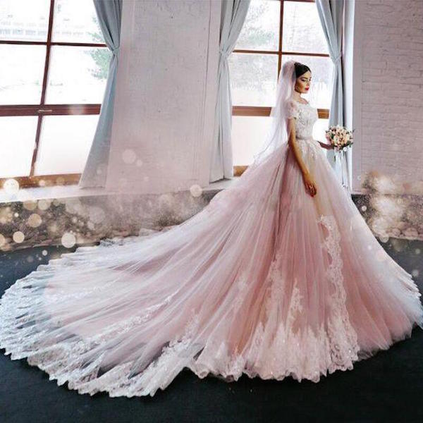 Váy cưới hồng pastel xòe bồng cho cô dâu hạ thu  Ngôi sao