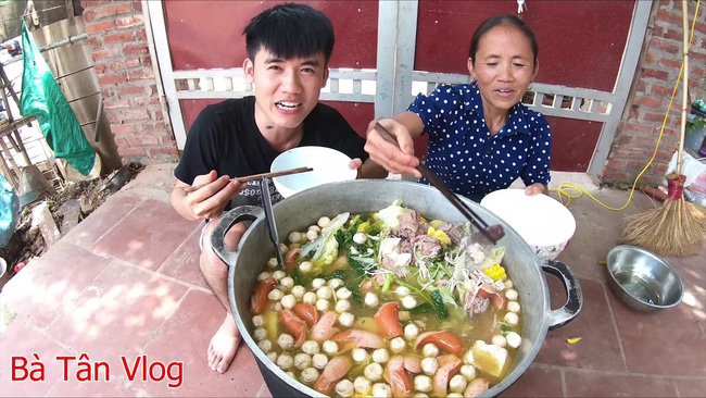 Bà Tân Vlog lại bị dân mạng la ó vì quảng cáo bất chấp, nấu nồi đuôi bò đã hầm đủ thứ gia vị lại còn cho thêm cả loại sữa này!? - Hình 3