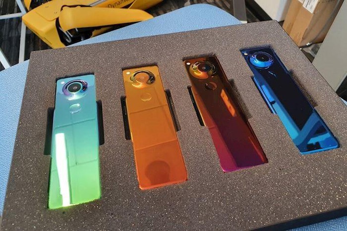 Cha đẻ Android tiết lộ mẫu smartphone mới với thiết kế độc lạ - Hình 2