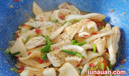 Cơm trôi vèo vèo với món mực xào sa tế cay cay, thơm thơm ! - Hình 4