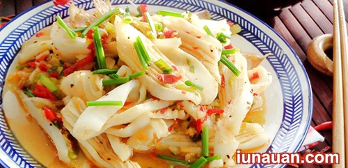 Cơm trôi vèo vèo với món mực xào sa tế cay cay, thơm thơm ! - Hình 1