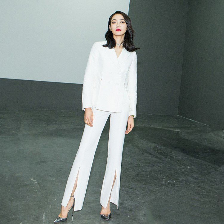 Mặc skinny jeans bị chê gầy nhom, Tăng Thanh Hà đổi ngay quần xẻ tà liền quyến rũ hơn hẳn - Hình 12