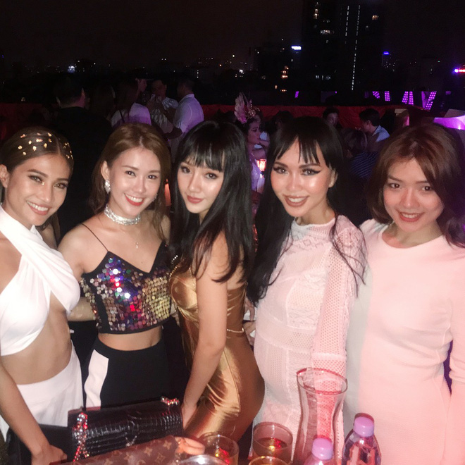 Đẳng cấp hot girl khi hẹn nhau xập xình: Lúc đi hết mình, lúc về có cả rổ ảnh thần thái ngút ngàn - Hình 5