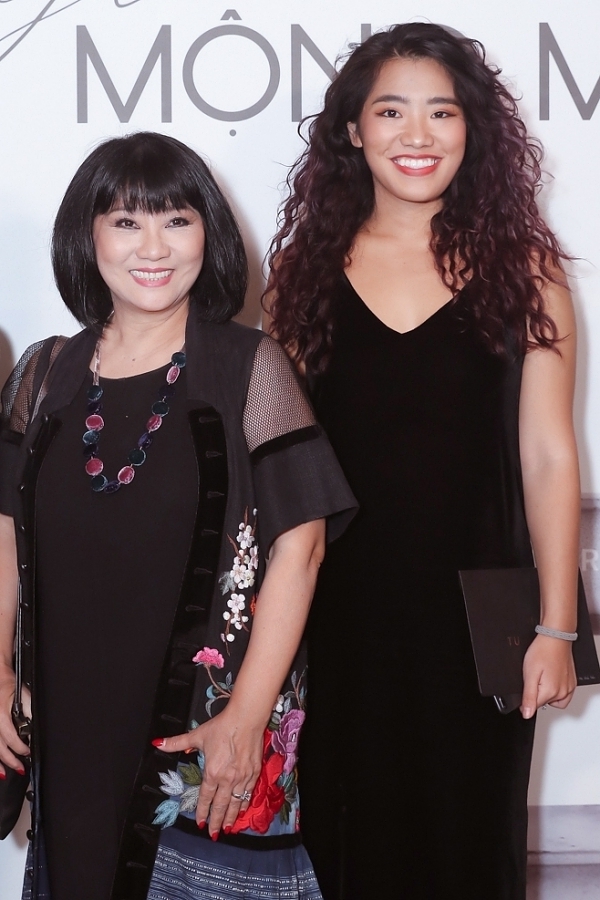 MC Hồng Phượng bế bầu đi dự show - Hình 10
