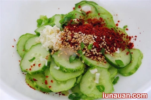 Đưa cơm với món dưa chuột trộn cay ngon mê ly ! - Hình 3