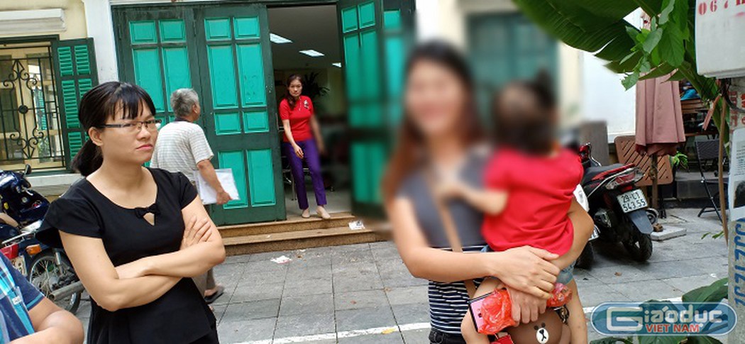 Giáo viên hợp đồng bồng con lên Hà Nội níu kéo chút hy vọng mong manh - Hình 1
