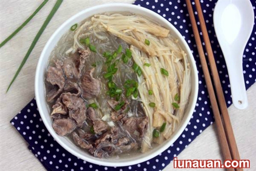 Nhanh gọn với món miến bò nấm cho bữa sáng đủ đầy ! - Hình 1
