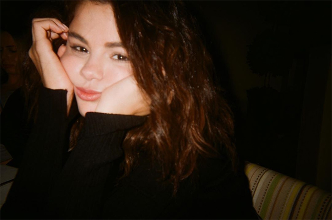 Selena Gomez được khen ảnh mặt mộc - Hình 2