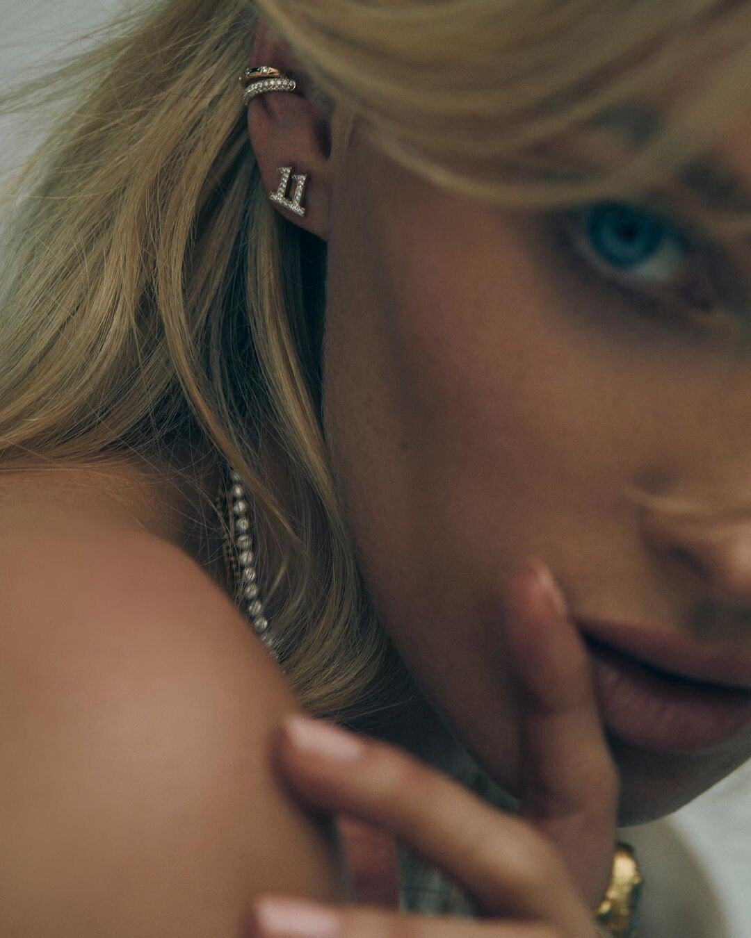 Siêu mẫu áo tắm Elsa Hosk ngực trần chụp ảnh nóng bỏng - Hình 7